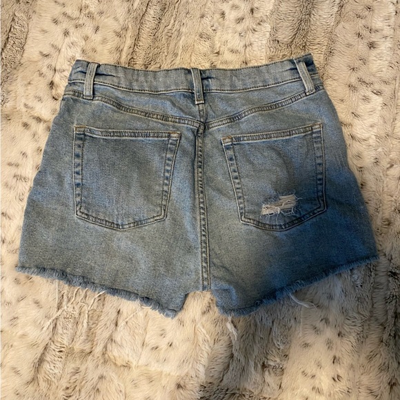 Distressed jean shorts - Picture 2 of 3